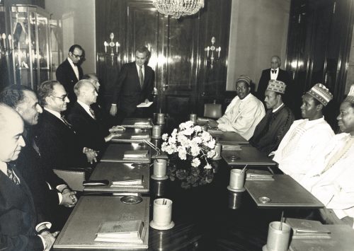 Shehu Musa Yar’Adua (second from right) with the Shah of Iran, accompanied by Muhammadu Buhari, during an official engagement.