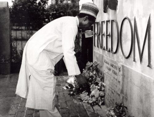 Shehu Musa Yar’Adua laying a floral wreath at a monument dedicated to freedom fighters and liberation movements